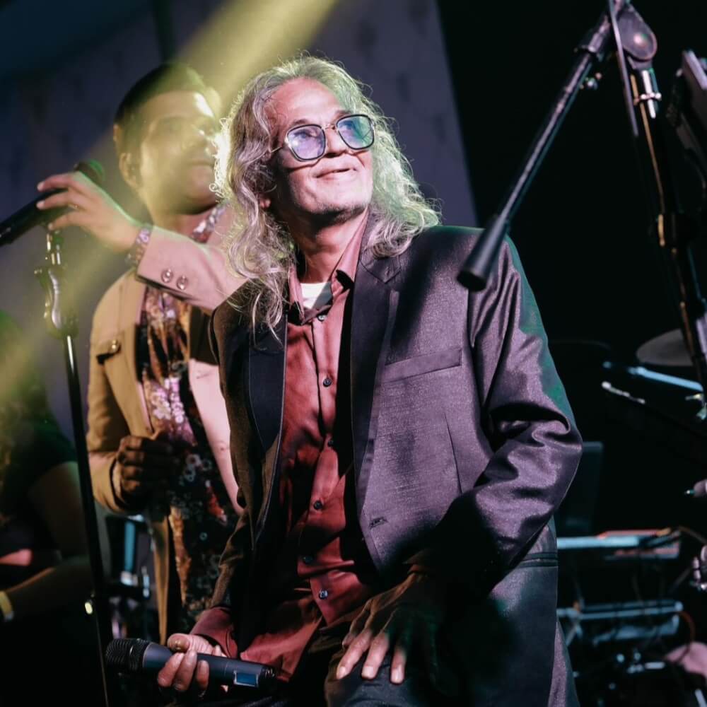 senaka,batagoda,senakabatagoda,senaka batagoda,sereenabatagoda,sereena,Sri Lanka,Folk music,Musician,Singing,Percussion,Rock,Reggae,Pop,Versatility,Vocalist,Guitarist